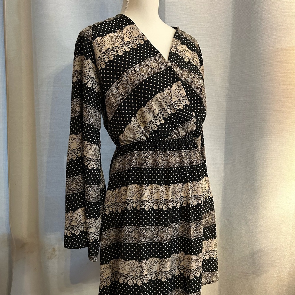 Everly Black and Cream Printed Dress, Small, Flattering, Long-sleeved